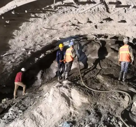 旬阳隧道拱顶带模注浆料，微膨胀注浆料的特点及施工工艺